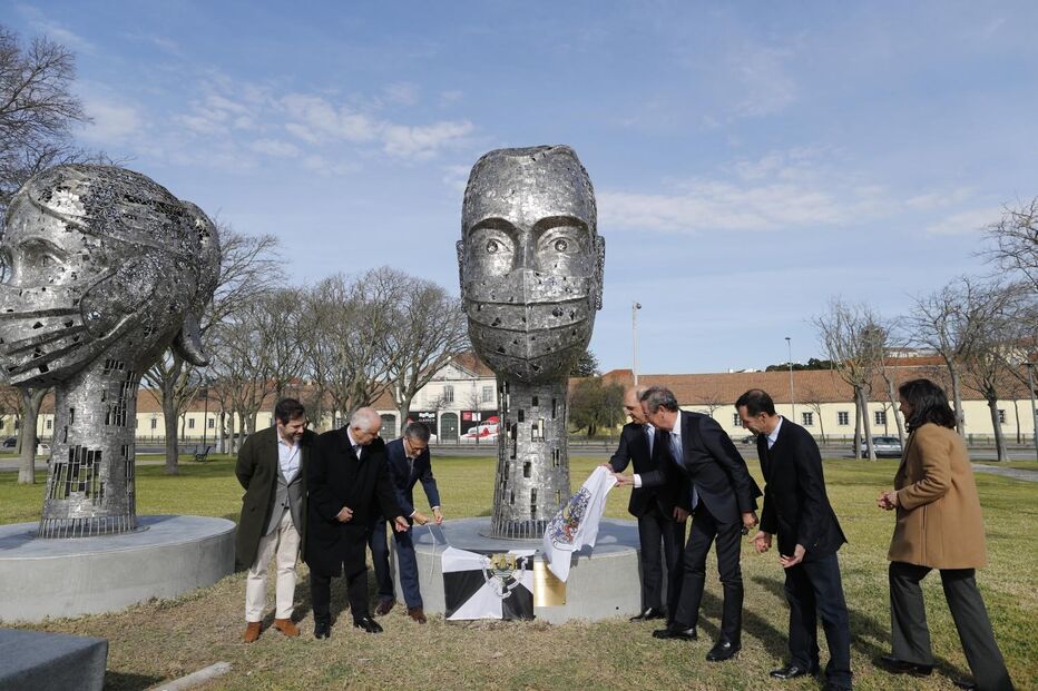 Obra foi promovida pela Ordem dos Médicos em homenagem aos clínicos