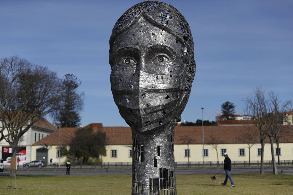 Obra foi promovida pela Ordem dos Médicos em homenagem aos clínicos