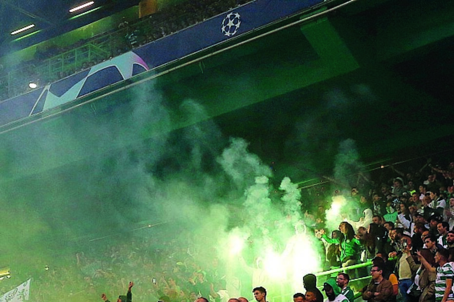 pirotecnia, estádios, futebol