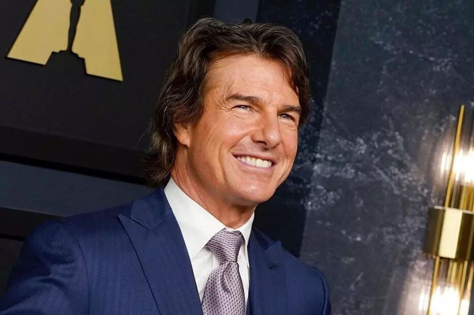 O ator surgiu com o rosto modificado