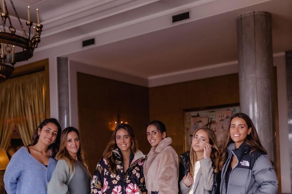 Victoria com as irmãs