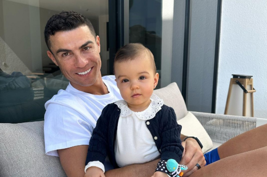 Cristiano e a filha Bella Esmeralda