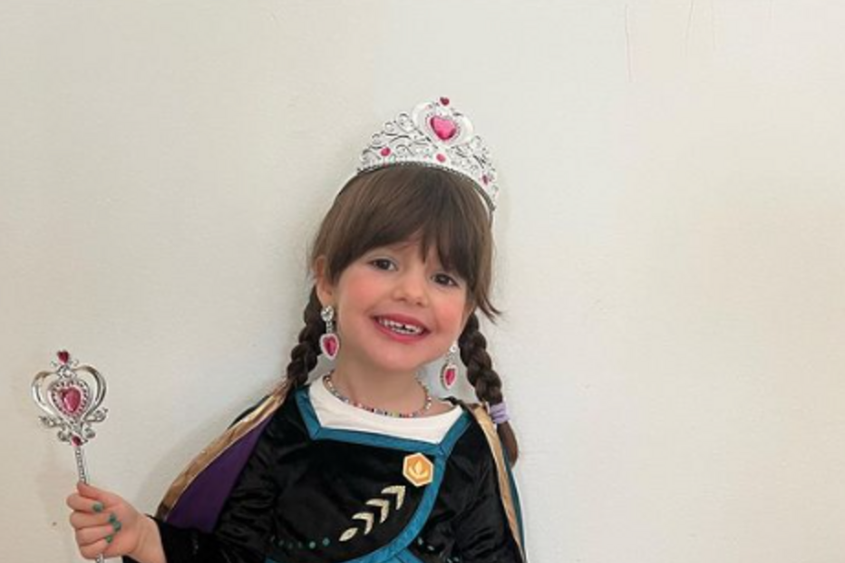Graça, filha de Isaurinha Jardim, vestiu-se de Anna, do filme 'Frozen'
