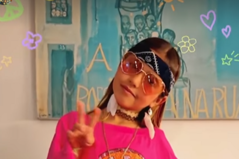 Diana, a filha mais velha de Carolina Patrocínio, vestiu-se de Hippie