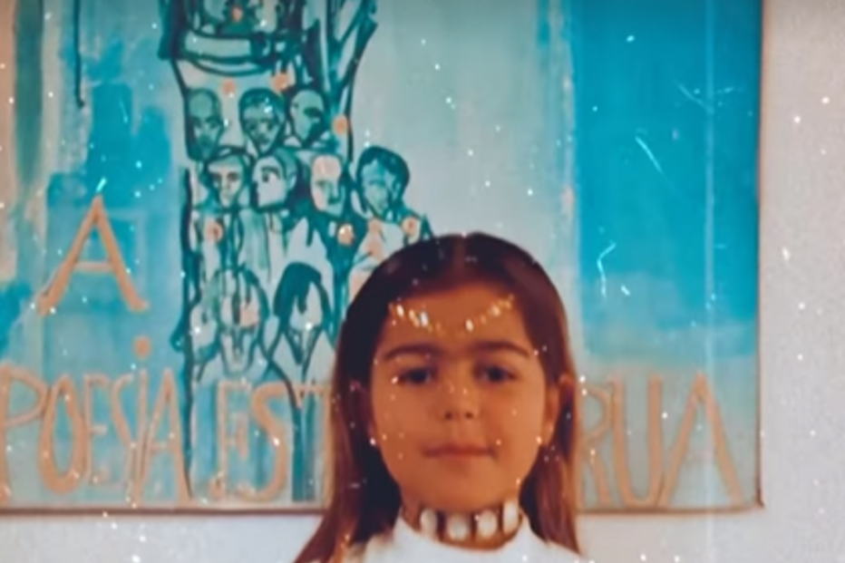 Frederica, a segunda filha de Carolina Patrocínio, mascarou-se de Imperatriz