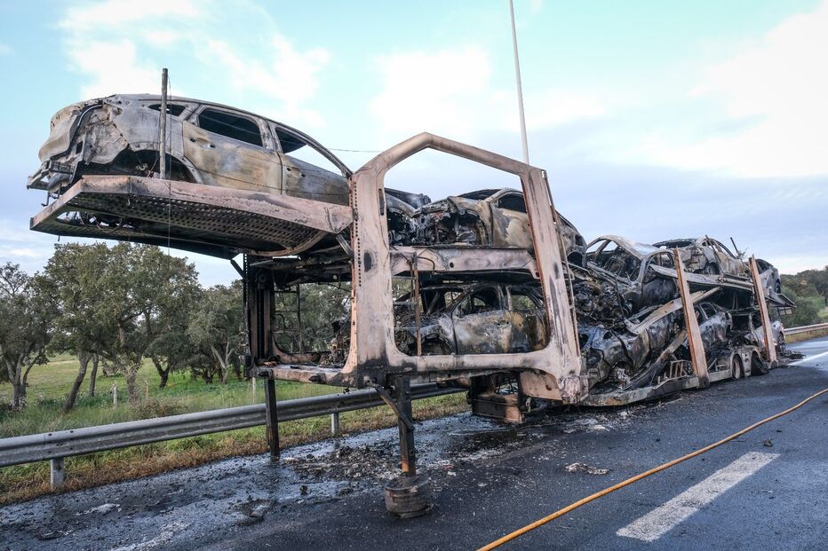A6 cortada no sentido Caia/Marateca devido a incêndio