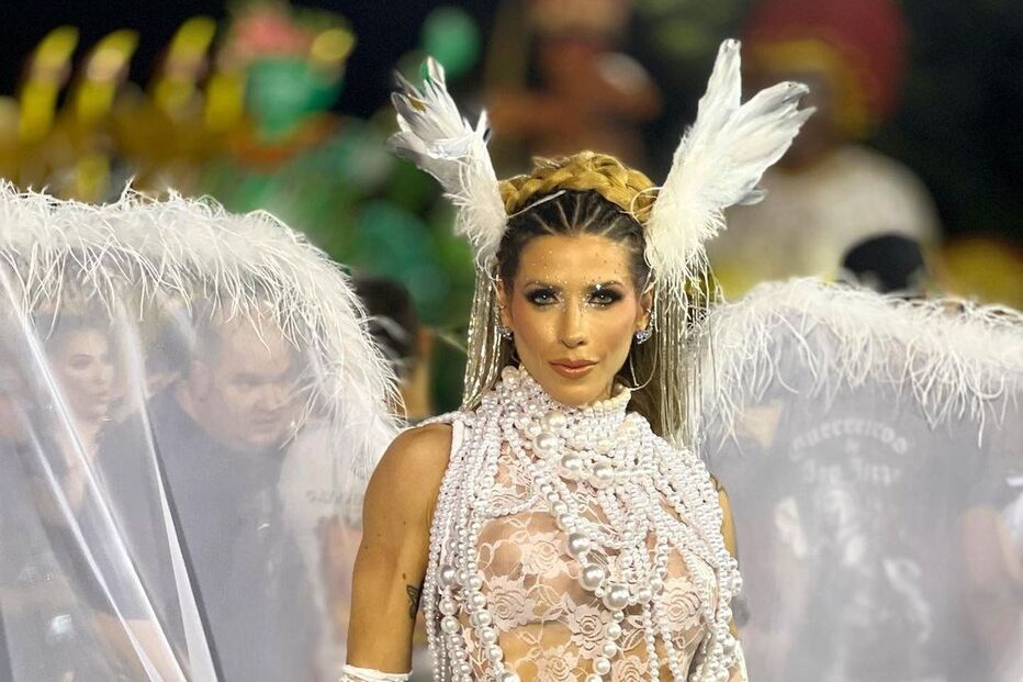 Ana Paula Minerato, representa Gaviões da Fiel, escola de samba de São Paulo