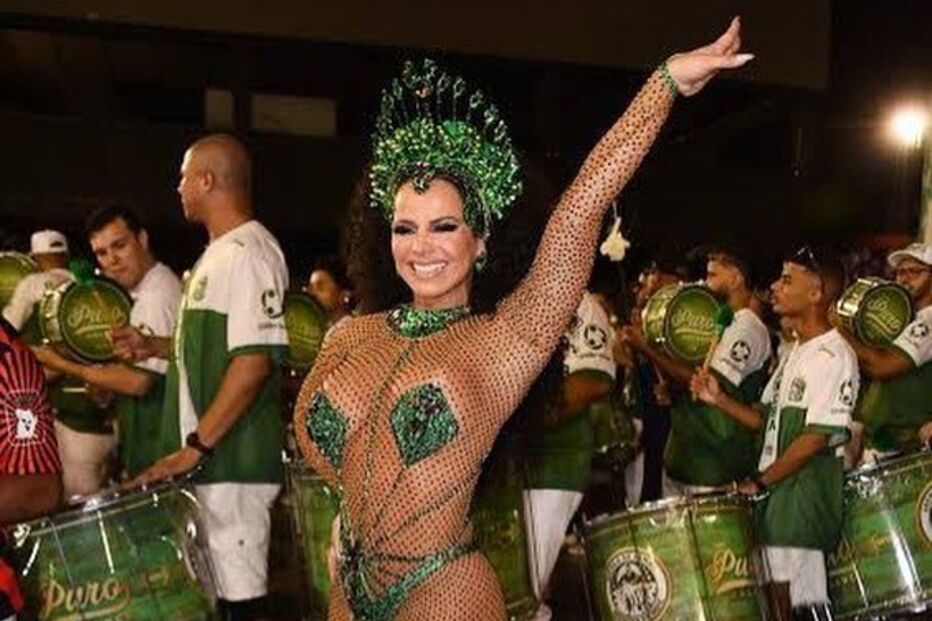 Viviane Araújo, Rainha de Bateria do Salgueiro, esteve na quadra do Salgueiro, no Rio de Janeiro
