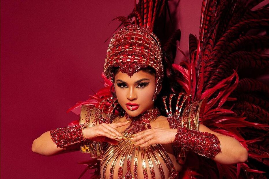 Mileide Mihaile estreou na folia paulistana como rainha de bateria da Independente Tricolor