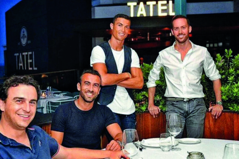 Com os sócios num dos restaurantes Tatel 