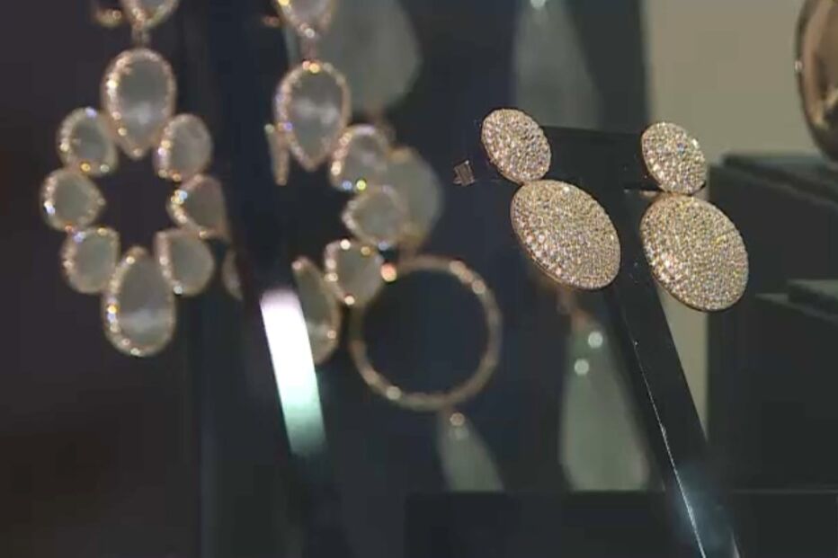 Empregada ‘limpa’ 10 mil euros em ouro da casa das patroas