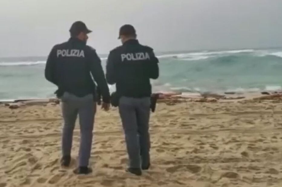 Pelo menos 59 mortos em naufrágio de barco de refugiados. Bebé entre as vítimas.JPG