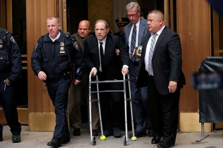 Harvey Weinstein foi recentemente condenado a 16 anos de prisão por violação. Encontra-se a cumprir outra pena de 23 anos por violação e abuso sexual