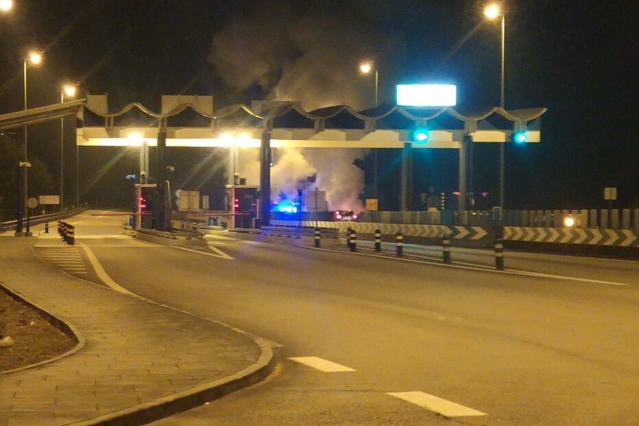 Carro em chamas em Santa Maria da Feira