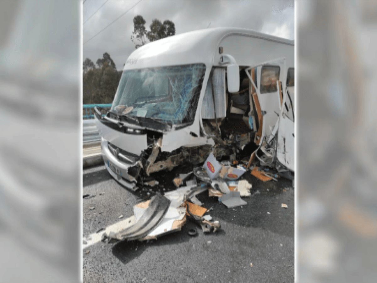 Autocaravana destru da e cinco feridos ap s acidente em Oliveira de Azem is