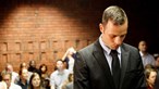 Oscar Pistorius continua preso pela morte da namorada
