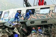 Comboios colidem na Grécia