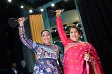 Kartiki Gonsalves and Guneet Monga recebem o óscar pelo melhor documentário em curta-metragem com The Elephant Whisperers