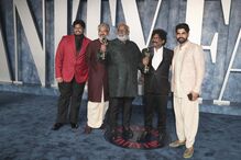 M.M. Keeravaani e Chanrabose recebem o óscar pela melhor canção original 