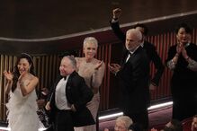 Everything Everywhere All at Once vencedor dos óscares de melhor filme, melhor montagem e melhor guião.