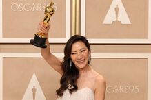 Michelle Yeoh é a vencedora do óscar de melhor atriz com o filme 
