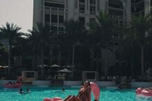 Mia Rose viajou até aos Emirados Árabes Unidos na companhia de amigos