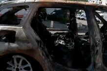 Carros destruídos pelas chamas em Alfragide