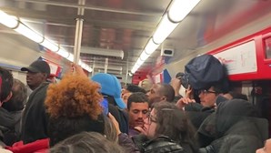 600 passageiros a pé na linha para fugir ao “inferno” no comboio