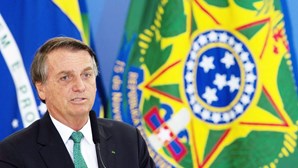Polícia Federal faz buscas na casa de Bolsonaro e detém ex-ajudante Mauro Cid