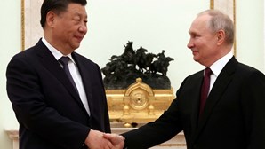 Jornal chinês aponta laços com Rússia como exemplo de novo tipo de relação