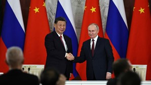 Putin diz que plano chinês pode ser “base para a paz” 