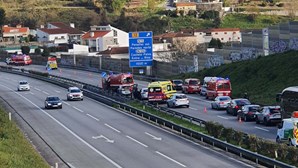 Sete feridos em duas colisões na A4 em Paredes