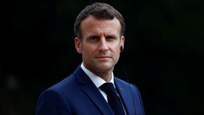 Macron pede aos fabricantes que assumam riscos perante situação de "economia de guerra"