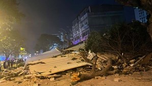 Prédio de seis andares em "iminente risco de colapso" desaba em Luanda
