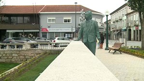 Estátua de António Guterres gera polémica entre a população de Vizela