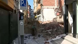 Moradores e comerciantes sem televisão e internet após demolição de prédio na Póvoa de Varzim