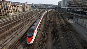 Vários feridos após dois comboios descarrilarem na Suíça
