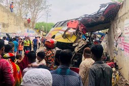 Acidente de autocarro no Bangladesh