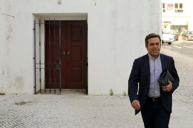 Padre do Porsche e amante condenados por desviar dinheiro que era para órfãos