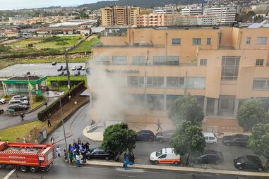 Incêndio deflagra no edifício do Hospital Trofa Saúde Famalicão e causa pânico