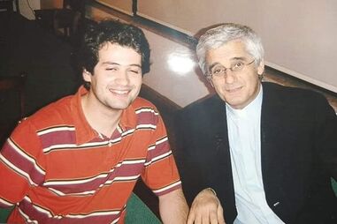 André Ventura, aos 17 anos, com  o padre Mário Rui Pedras, que o acolheu 