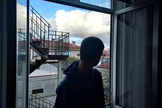 ‘João’ tem sido vítima de bullying perpetrado nas escolas por onde tem passado