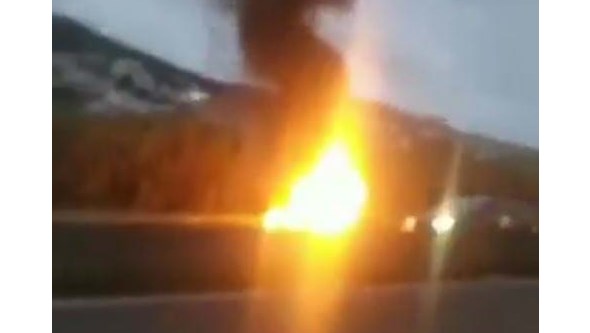 Carro arde na IC17 em Odivelas. Veja as imagens
