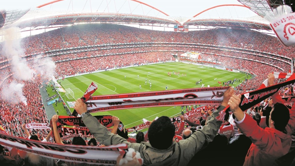 Euforia do Benfica esgota bilhetes para o clássico em uma hora