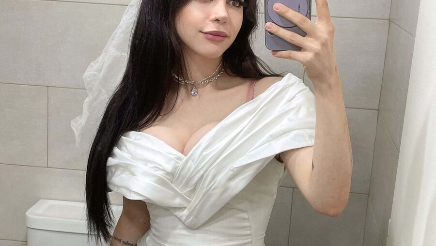 Jovem fez o anúncio do casamento nas redes sociais