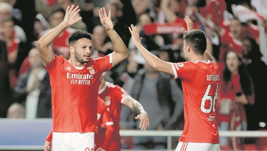 Gonçalo Ramos e António Silva estão entre os craques do Benfica que despertam maior cobiça no mercado