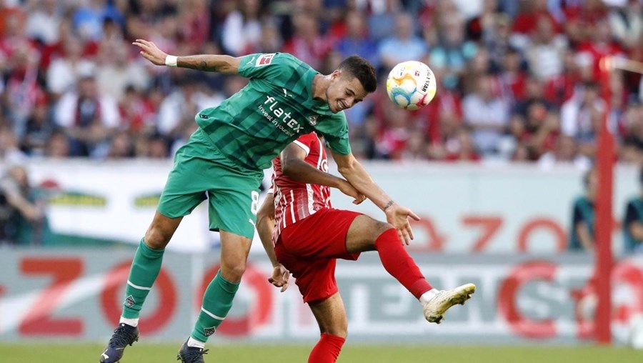 Julian Weigl está a jogar no Borussia M’Gladbach, sob empréstimo do Benfica