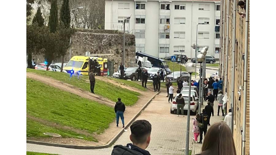 Esfaqueado na Pasteleira Nova foge do hospital e agressor é atacado no Porto