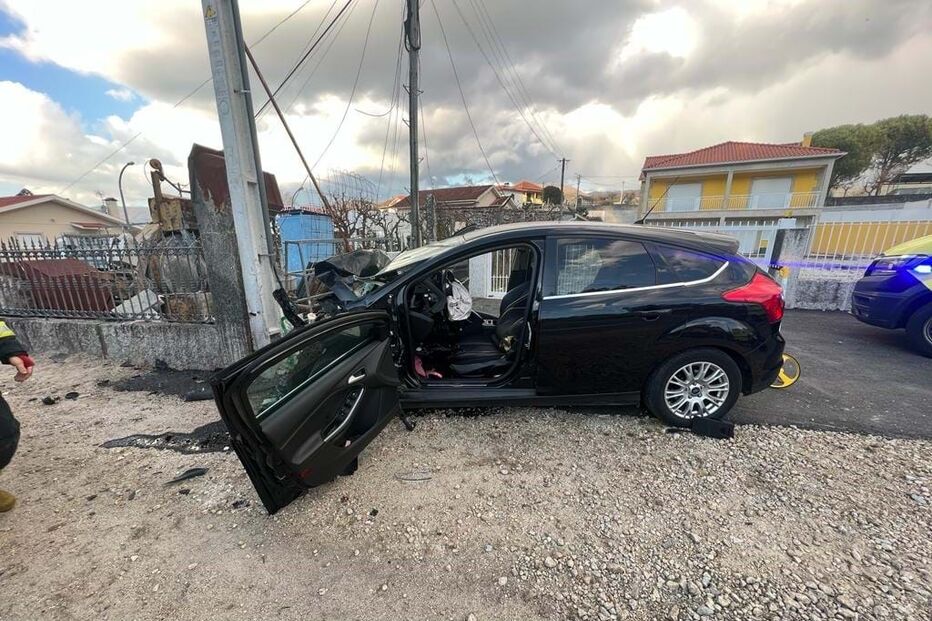 Despiste de carro contra poste faz dois feridos em Arcos de Valdevez