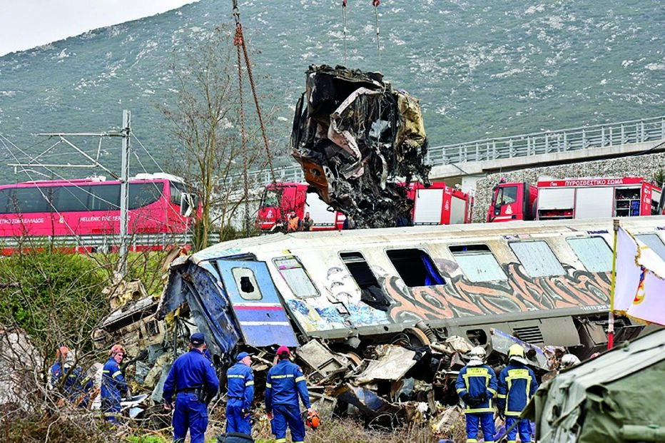 Comboios colidem na Grécia